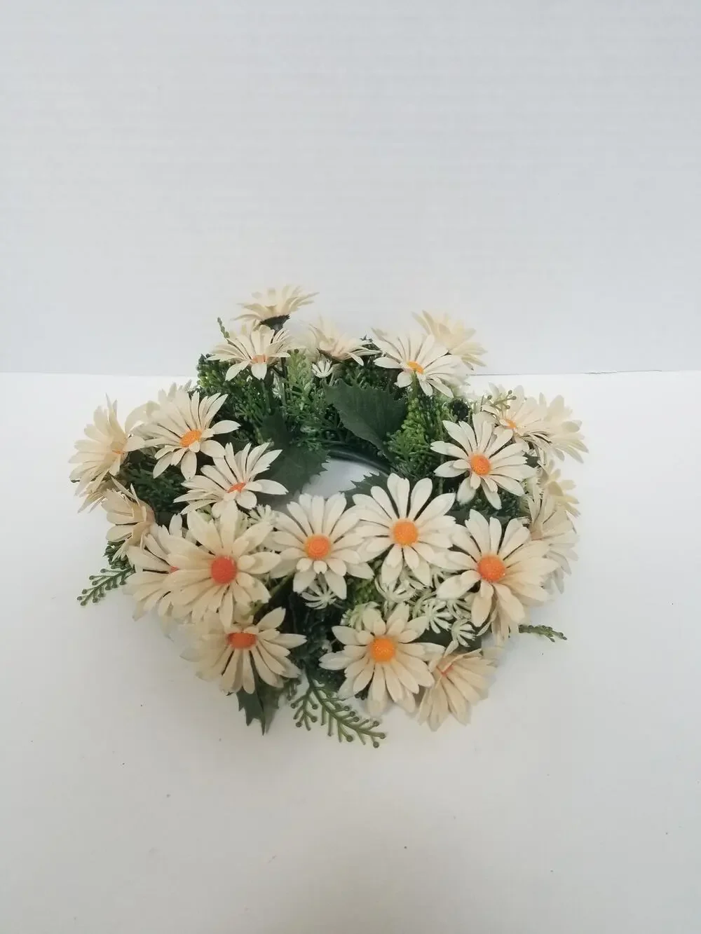 Vtg 1970’s White Daisies Plastic Candle Ring Flower Power Decor